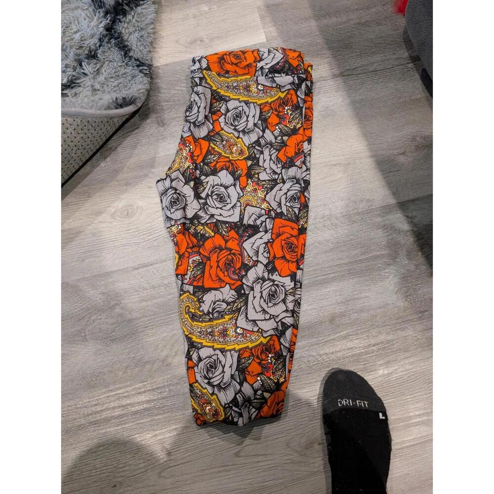 Lularoe Tall And Curvy Rose Leggings
